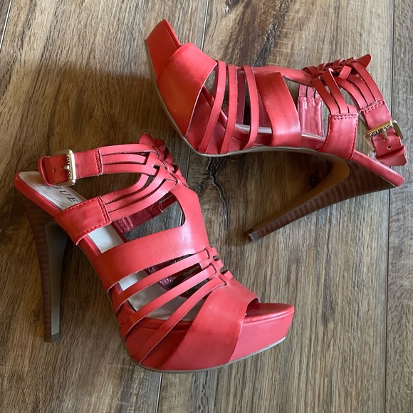 Guess red Leather strappy pumps Sz 7.5 heels - Picture 2 of 12